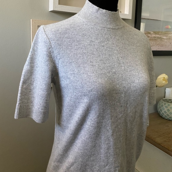 LAFAYETTE 148 NEW YORK
Cashmere Mock-Neck Sweater with Metallic Contrast… - Picture 9 of 17